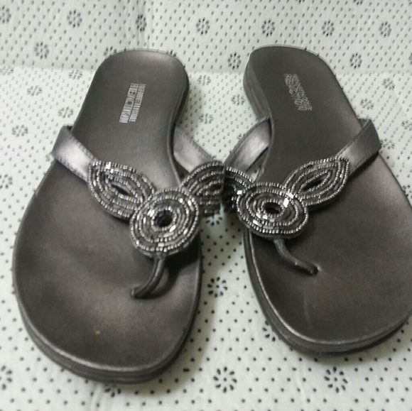Kenneth Cole Reaction Headed Flip Flops Size 6 - Picture 2 of 4